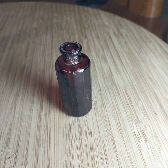 Vtg Lot Of 3 Miniature Bitters Bottles.Purple 2", Amber Wheaton 2", Clear 1 1/4" - Picture 4 of 14